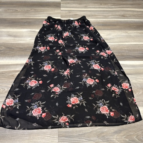 H&M Black Dress with Pink Floral Pattern size 8 - Picture 3 of 6